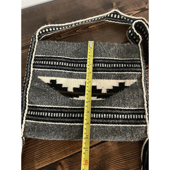 Vintage Southwestern Wool Tapestry Shoulder Carpet Bag Tote Purse Fringed Tribal - Picture 2 of 6